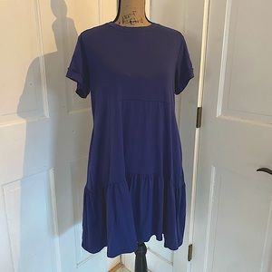 Short sleved loose fitting midi dress.